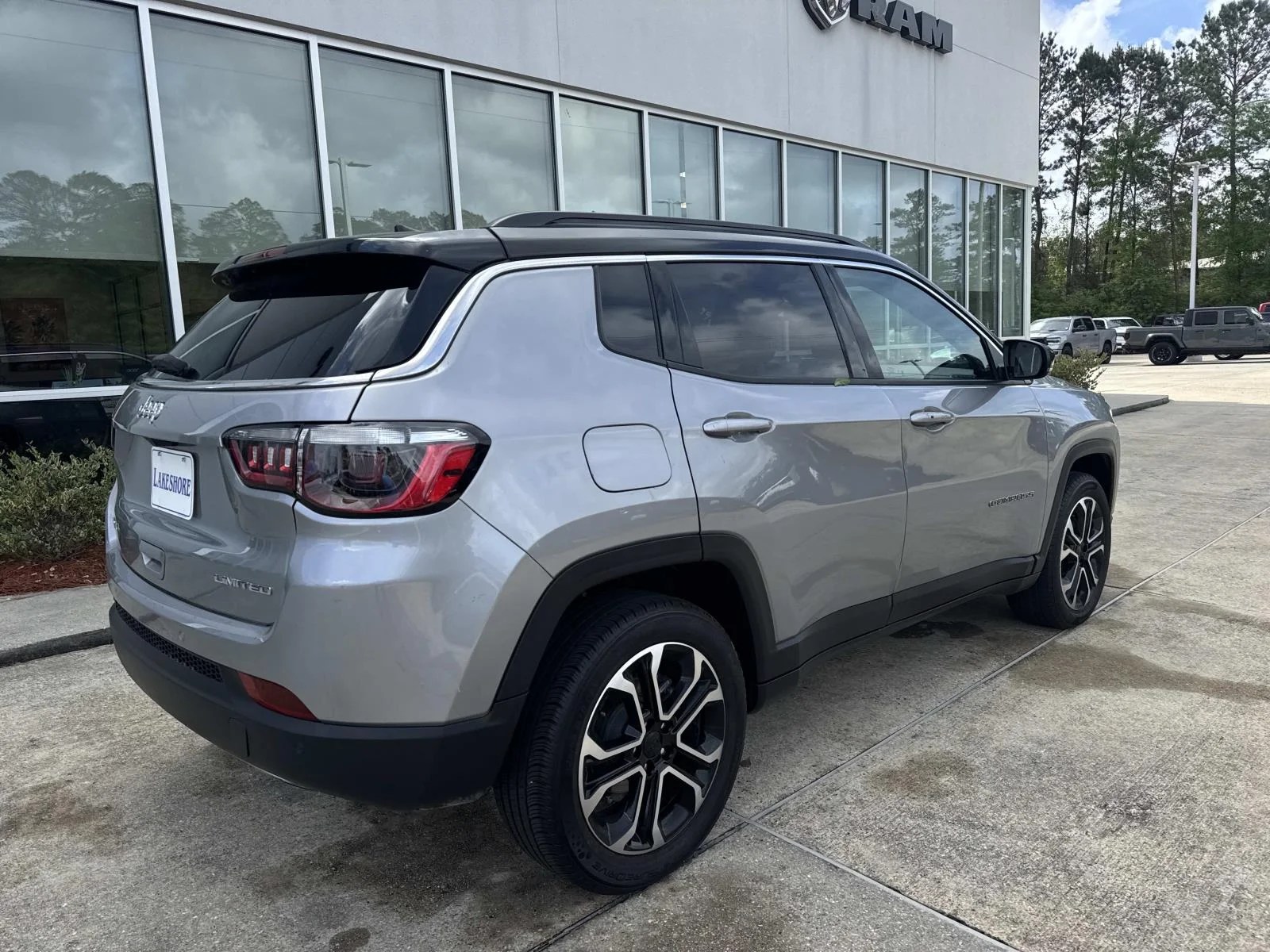 Used 2023 Silver Jeep Limited 4x4 image 7