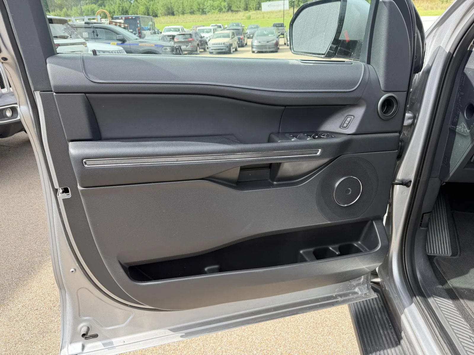 Used 2024 Iconic Silver Ford XLT image 15