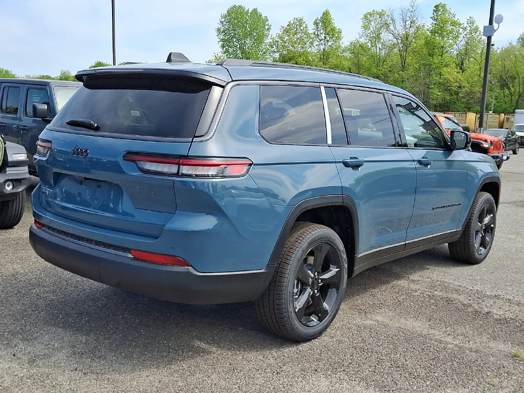 New 2026 Steel Blue Exterior Paint Jeep Limited image 7