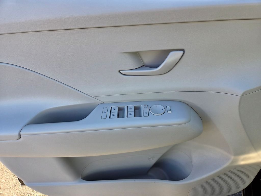 Used 2025 Black Hyundai SEL image 22