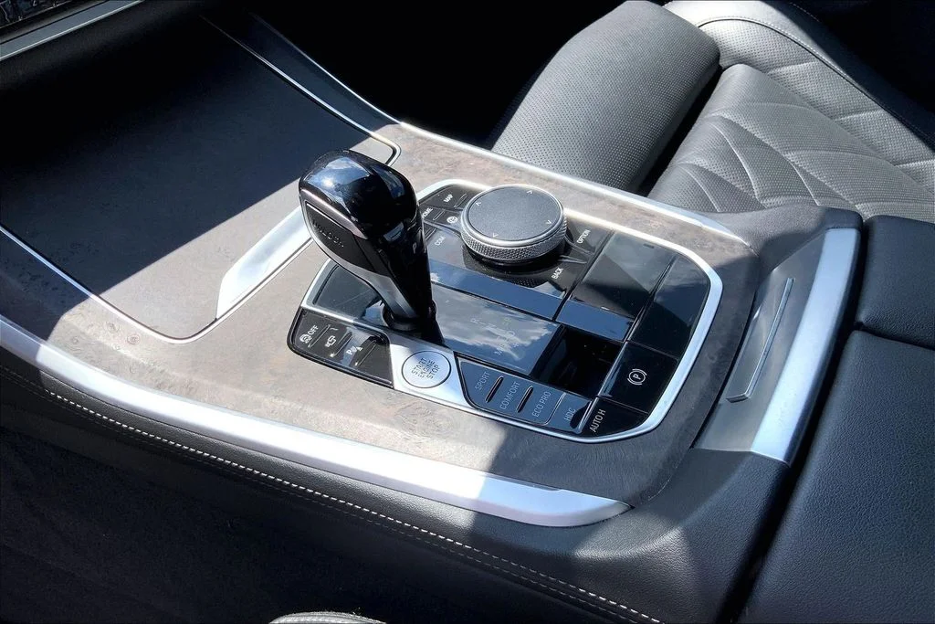 Used 2023 Gray BMW xDrive40i image 18