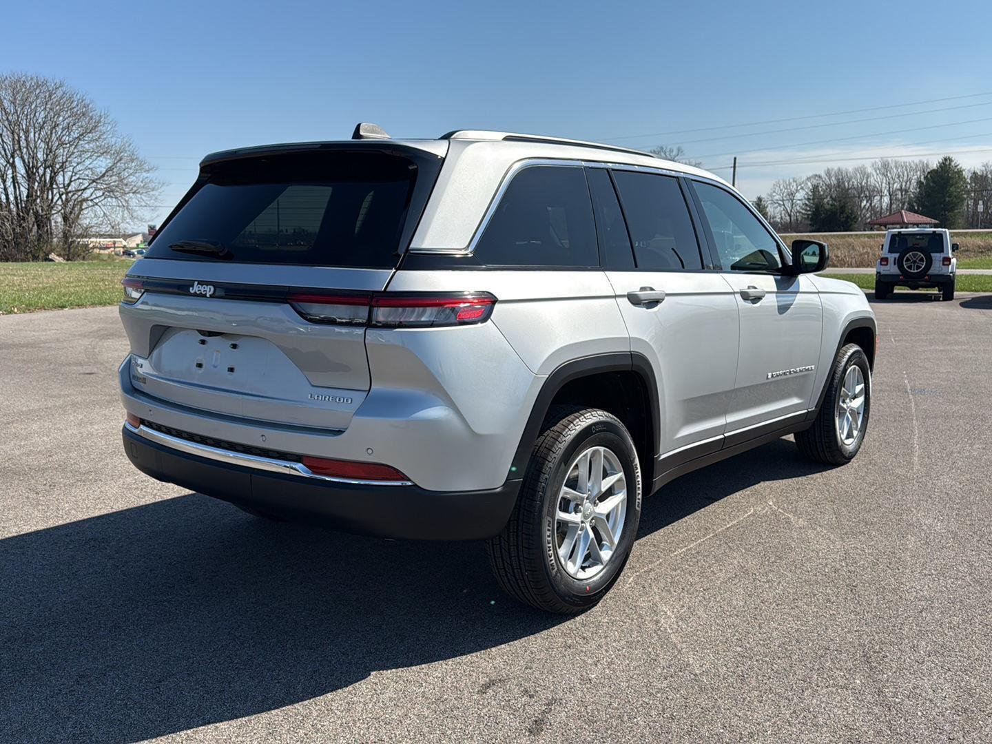 New 2026 Silver Zynith Jeep Laredo X image 17