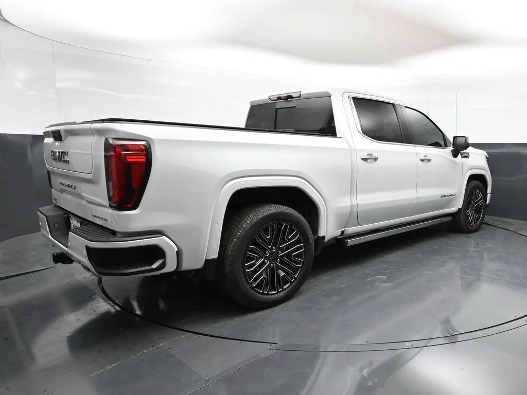 Used 2022 White GMC Denali Ultimate image 32