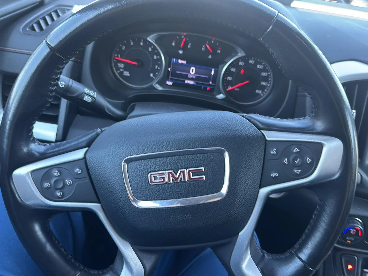 Used 2020 Smokey Quartz Metallic GMC SLE image 12