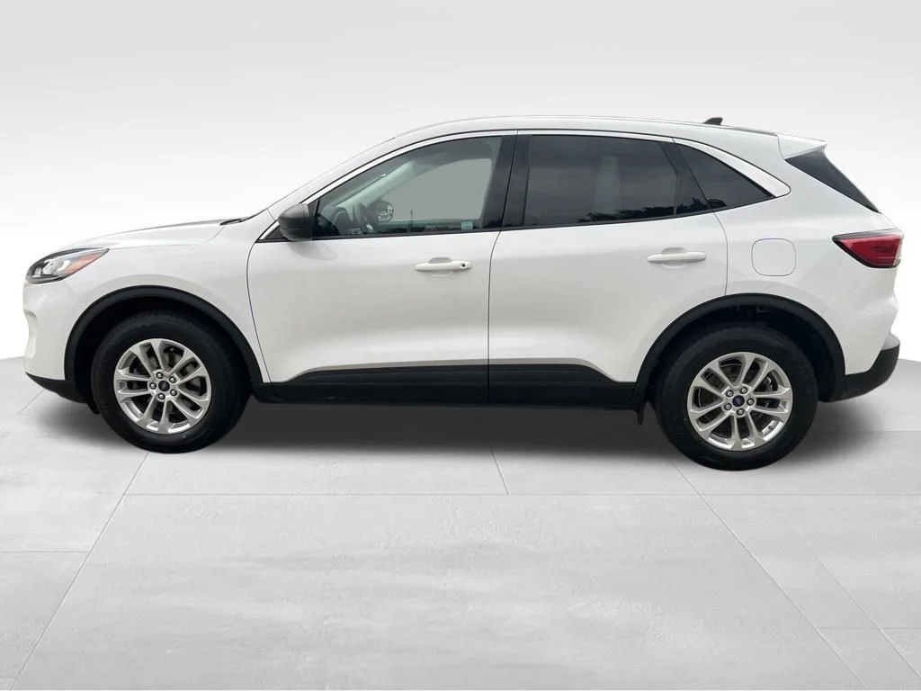 Used 2022 White Ford SE image 10
