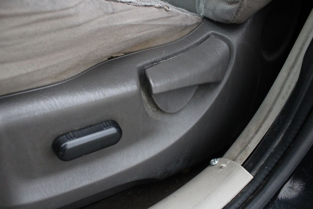 Used 2010 Black Ford XLT image 3