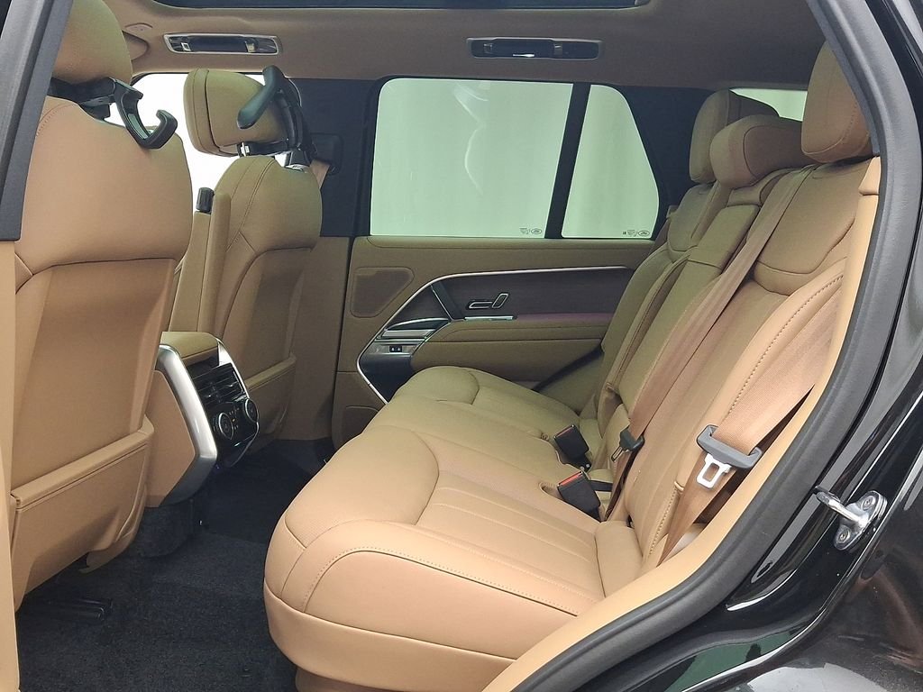 New 2026 Santorini Black Land Rover SE image 6