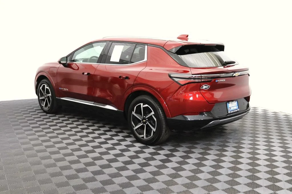 Used 2025 Radiant Red Tintcoat Chevrolet LT image 9