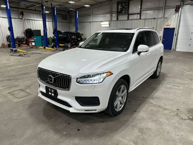 2022 Volvo XC90 T5 Momentum AWD's photo