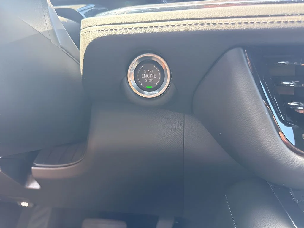 Used 2025 Beige Chevrolet Z71 image 19