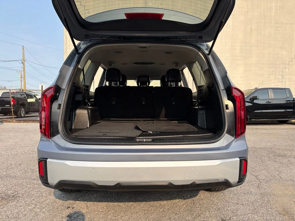 Used 2024 Silver Kia LX image 8