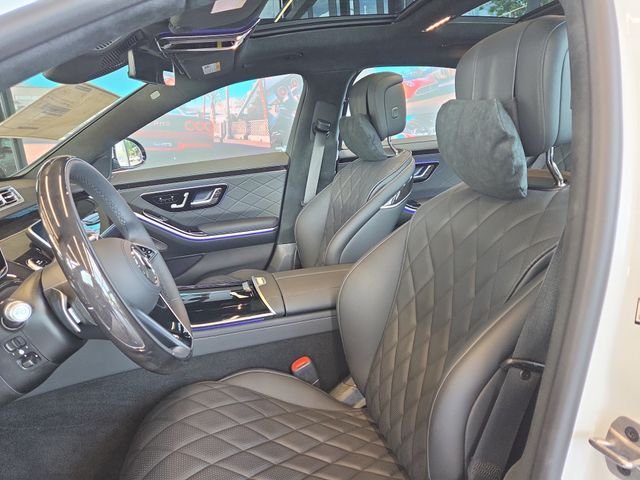 New 2026 MANUFAKTUR Moonlight White Metallic Mercedes-Benz S580 image 24