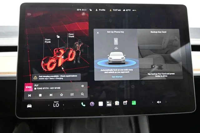 Used 2023 White Tesla Base image 15