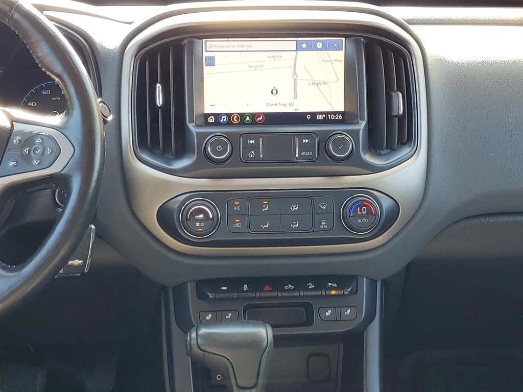 Used 2019 Gray Chevrolet Z71 image 31