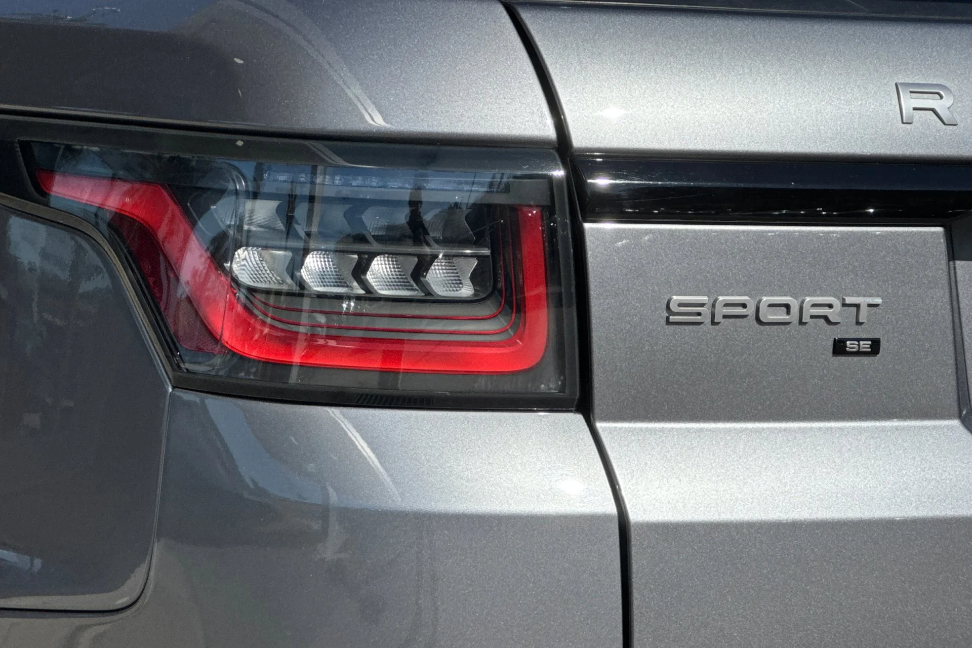 Used 2021 Eiger Grey Metallic Land Rover SE image 11