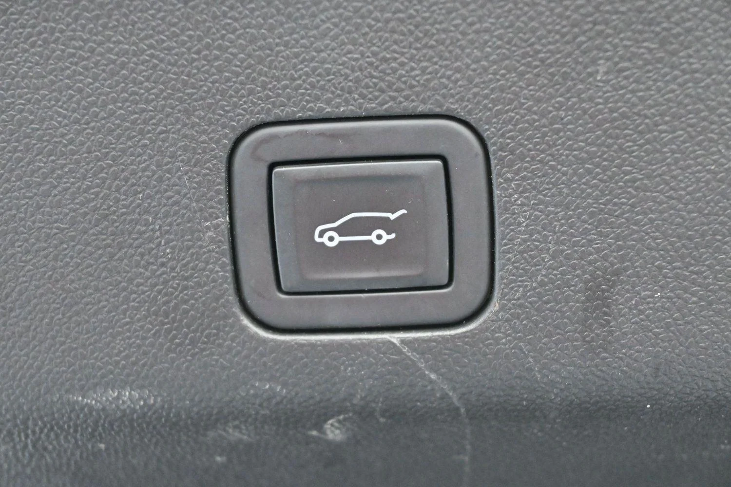 Used 2024 Summit White Chevrolet High Country image 12