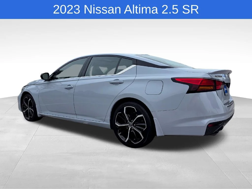 Used 2023 Gray Nissan SR FWD image 5