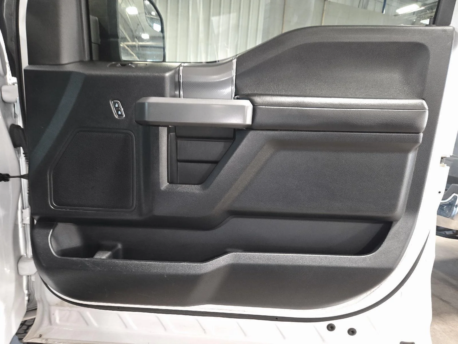 Used 2017 Oxford White Ford XLT image 41
