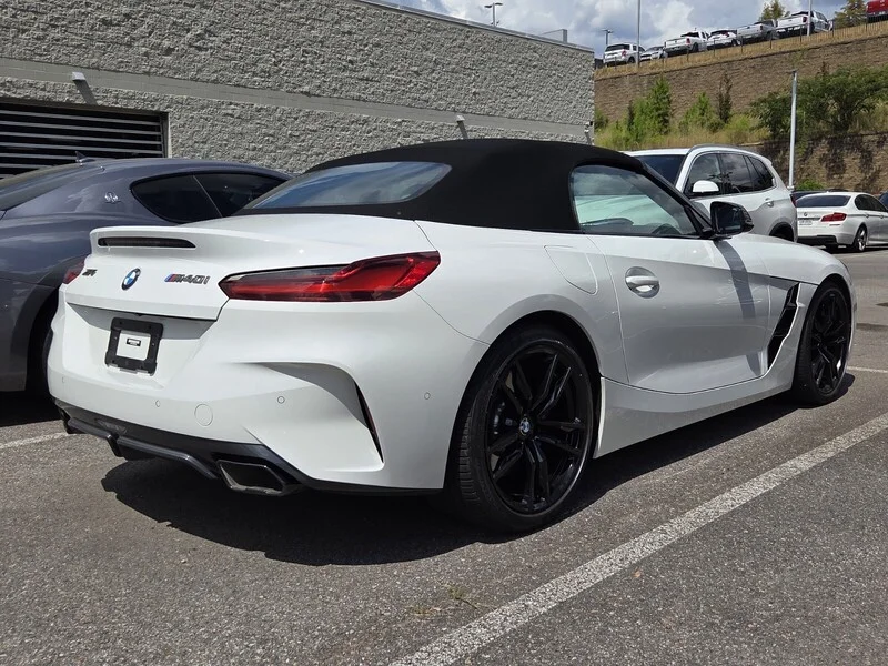 Used 2022 Alpine White BMW SDRIVE M40I image 5