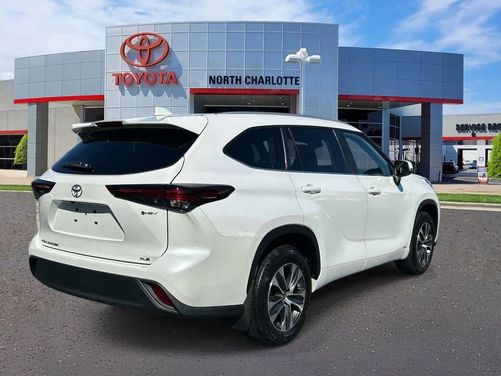 Used 2026 Beige Toyota XLE image 7