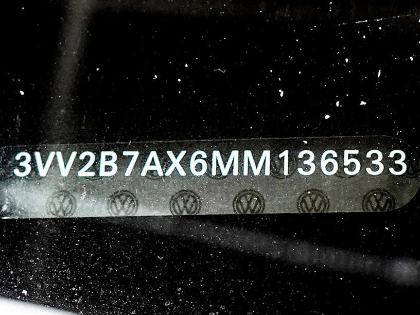 Used 2021  Volkswagen SE image 30