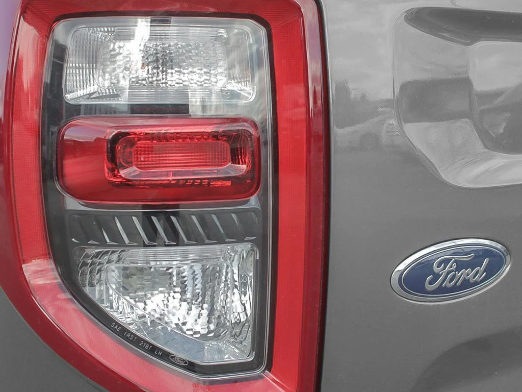 New 2026 CARBONIZED GREY Ford Outer Banks image 9