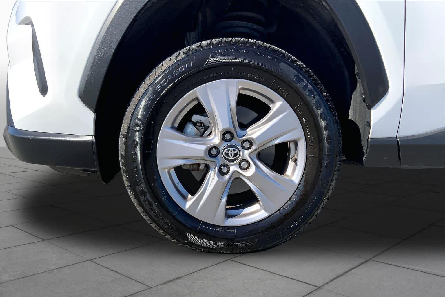 Used 2025 Ice Cap Toyota XLE image 11