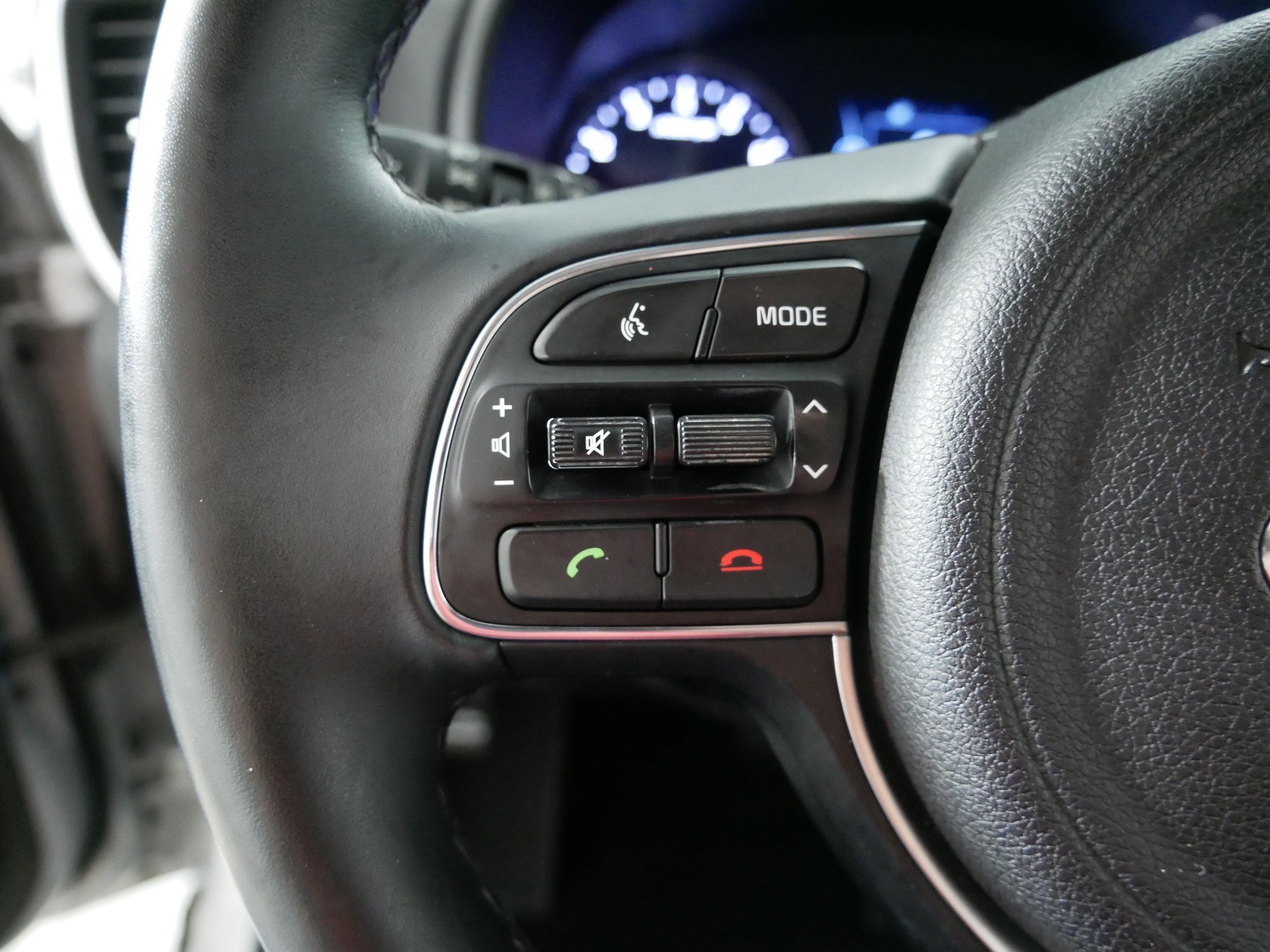 Used 2017 Sparkling Silver Kia EX image 27