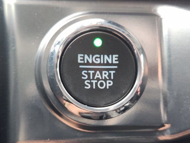 Used 2022 White Ford Lariat image 23