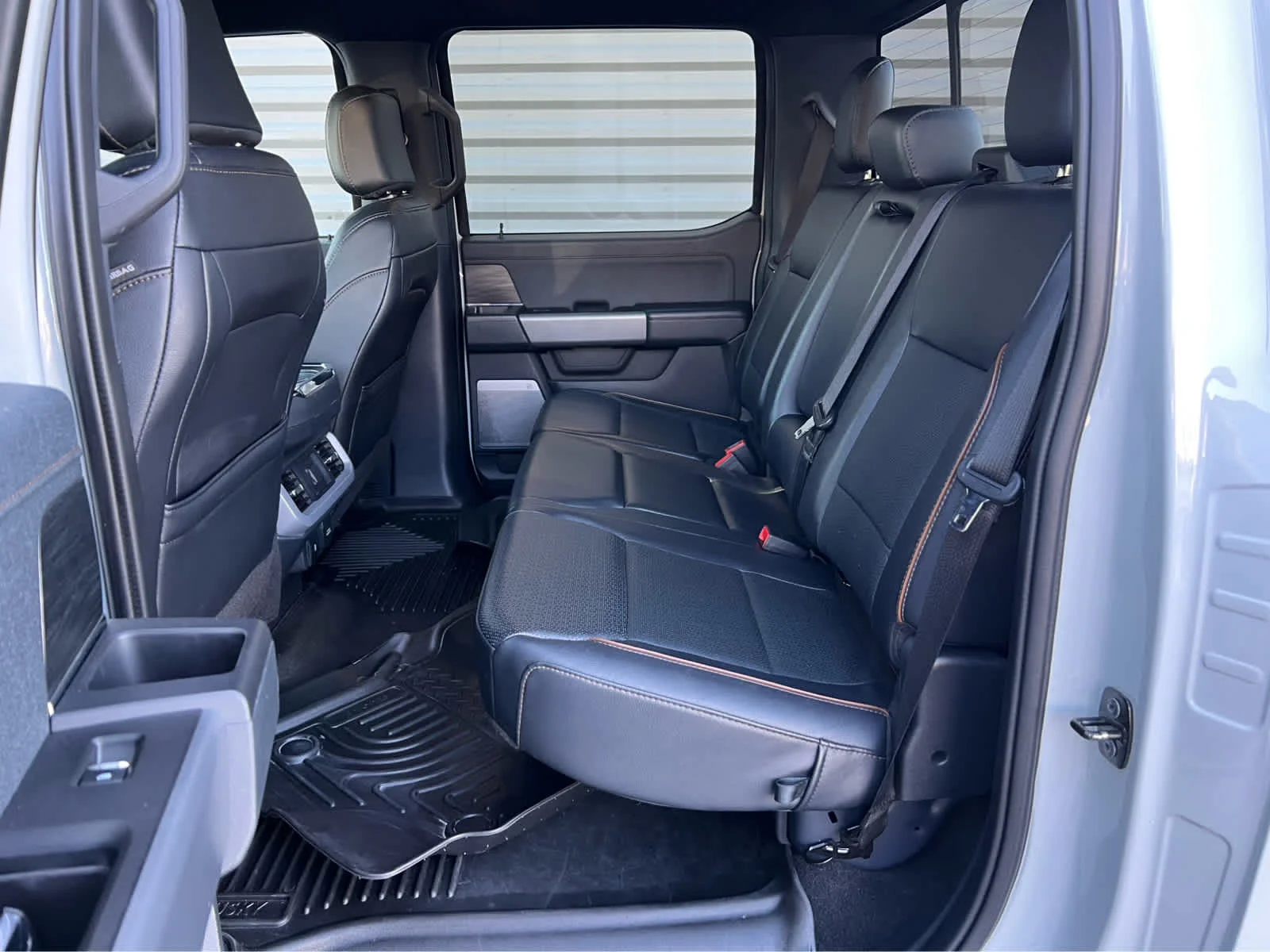 Used 2024 Avalanche Ford LARIAT image 27