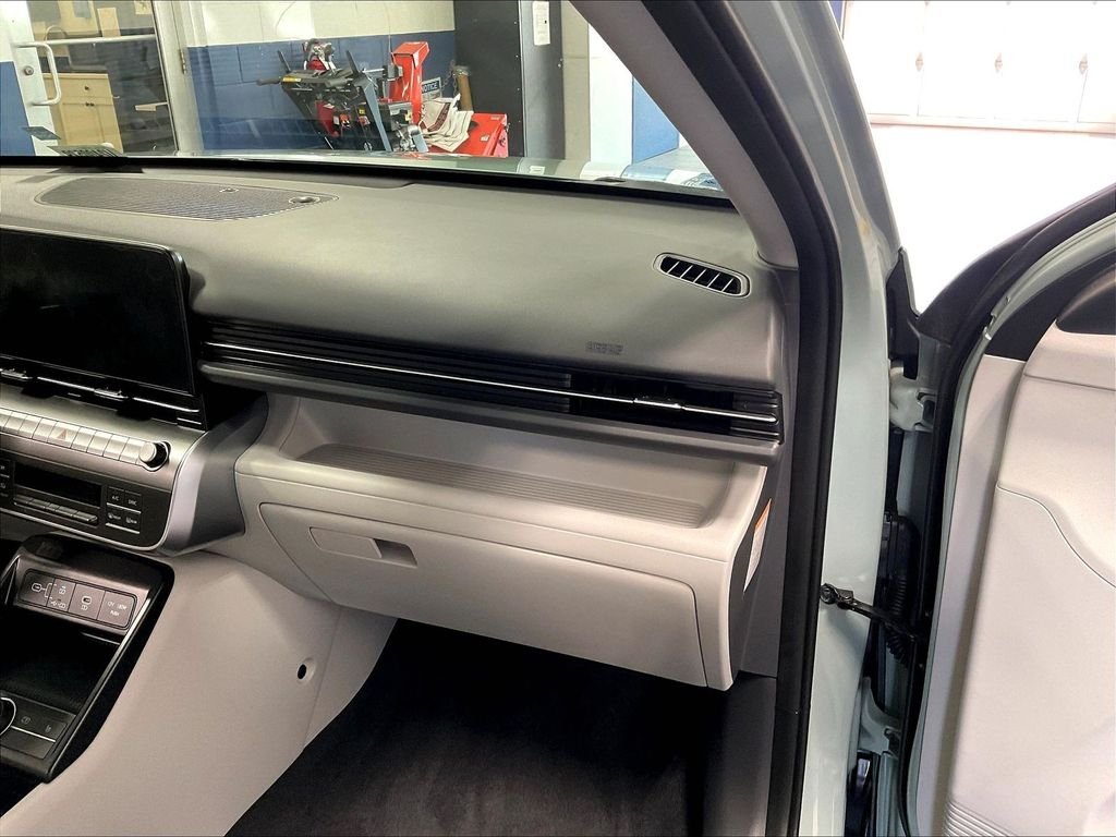 Used 2024 Green Hyundai SEL image 13