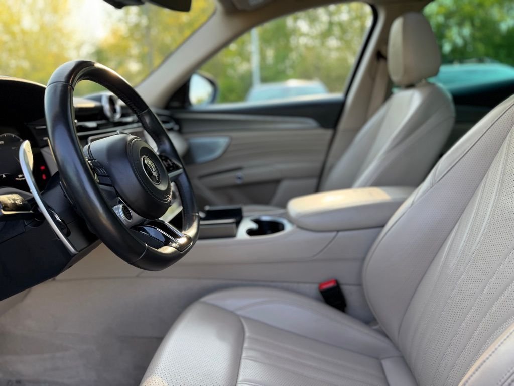 Used 2023 Bianco Astro Metallic Maserati GT image 23