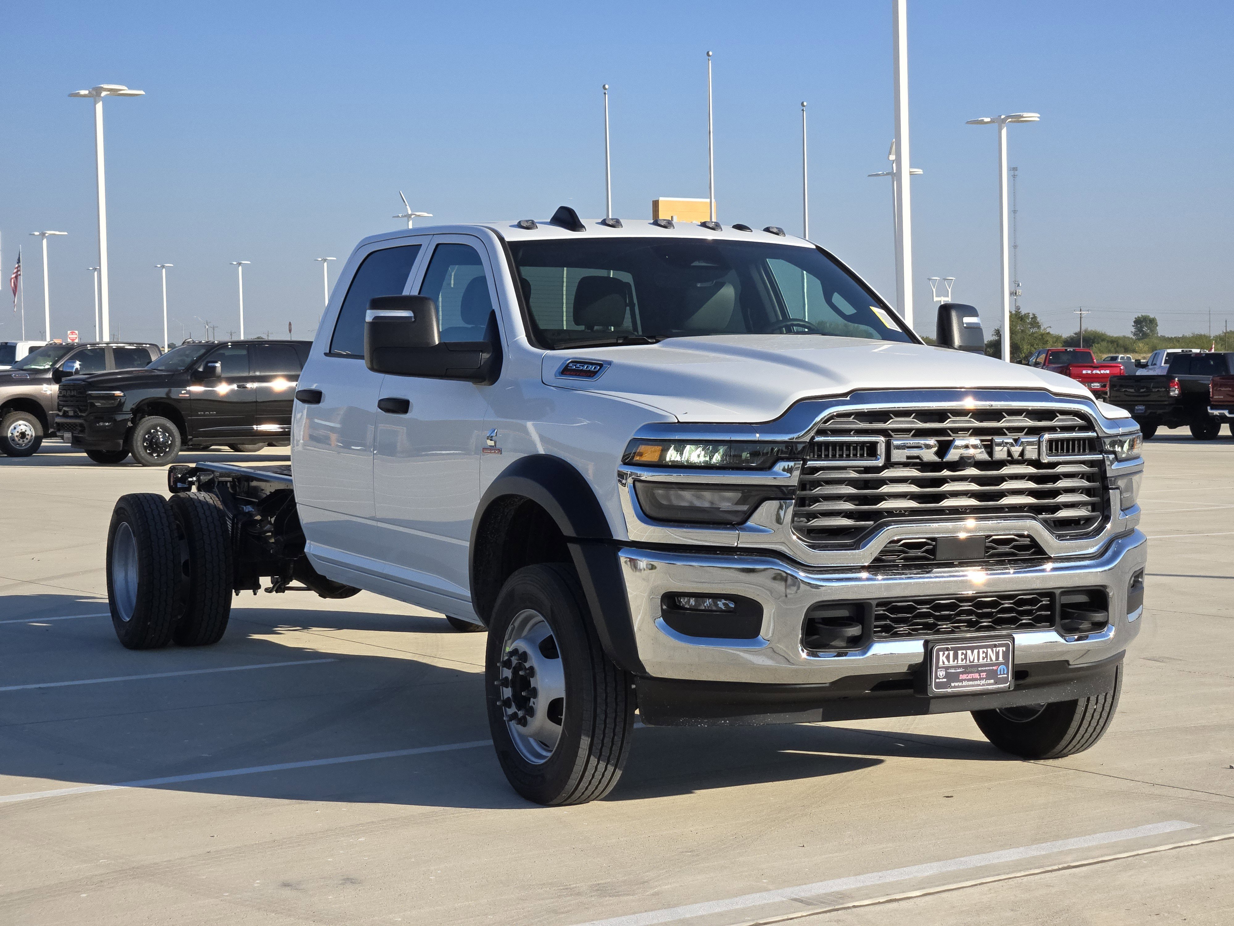New 2026 Bright White Clear-Coat Exterior Paint RAM Tradesman image 2