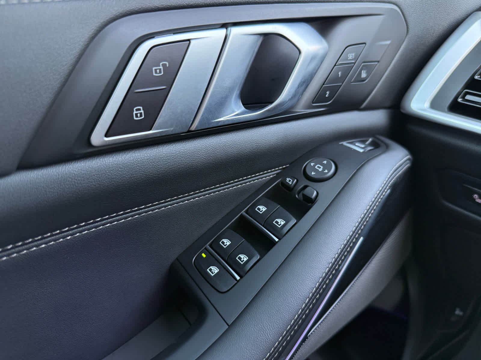 Used 2024 Technoviolet Metallic BMW xDrive40i image 27