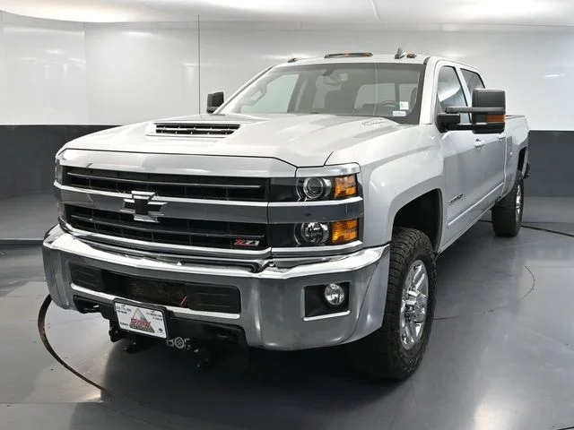 Used 2019 Silver Chevrolet LT image 12