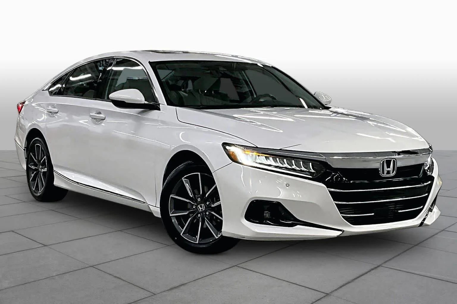 Used 2022 Platinum White Pearl Honda EX-L image 3