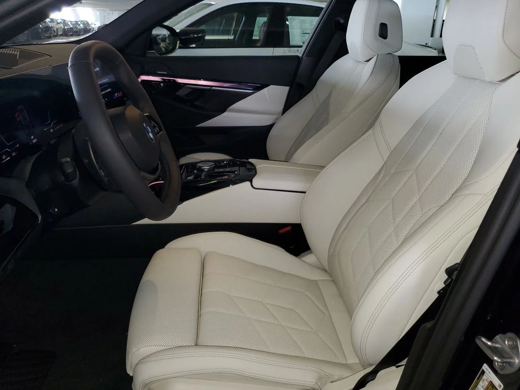 New 2027 Dk. BMW 530i image 16