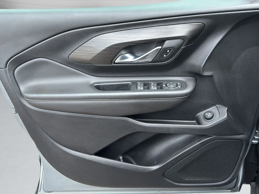 Used 2023 Silver GMC SLE image 11