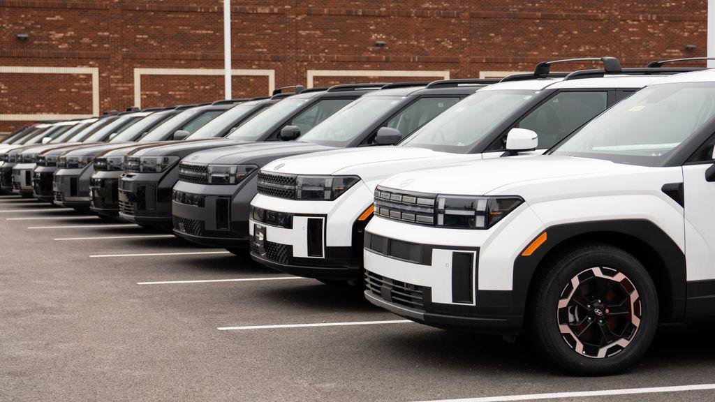 2025 Hyundai Elantra Limited - Photo 28