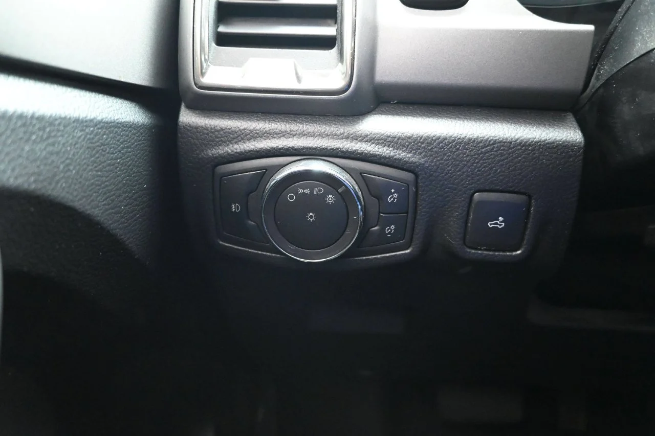 Used 2019 Lightning Blue Metallic Ford XLT image 28