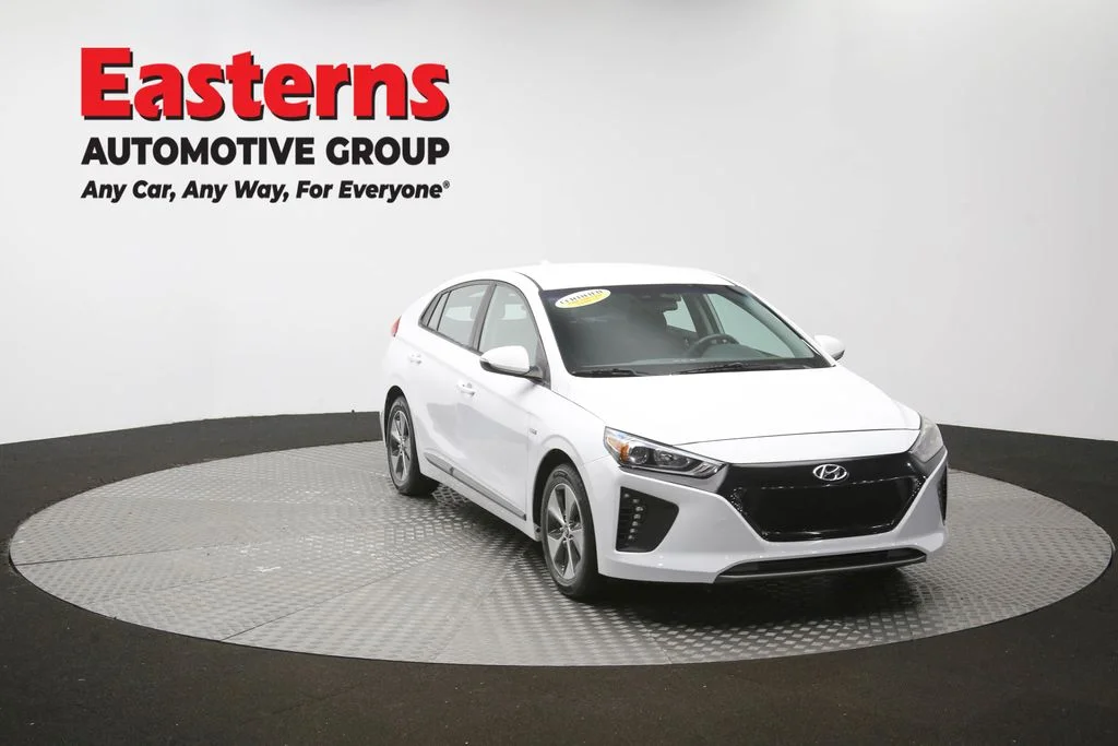 Used 2019 White Hyundai Base image 51