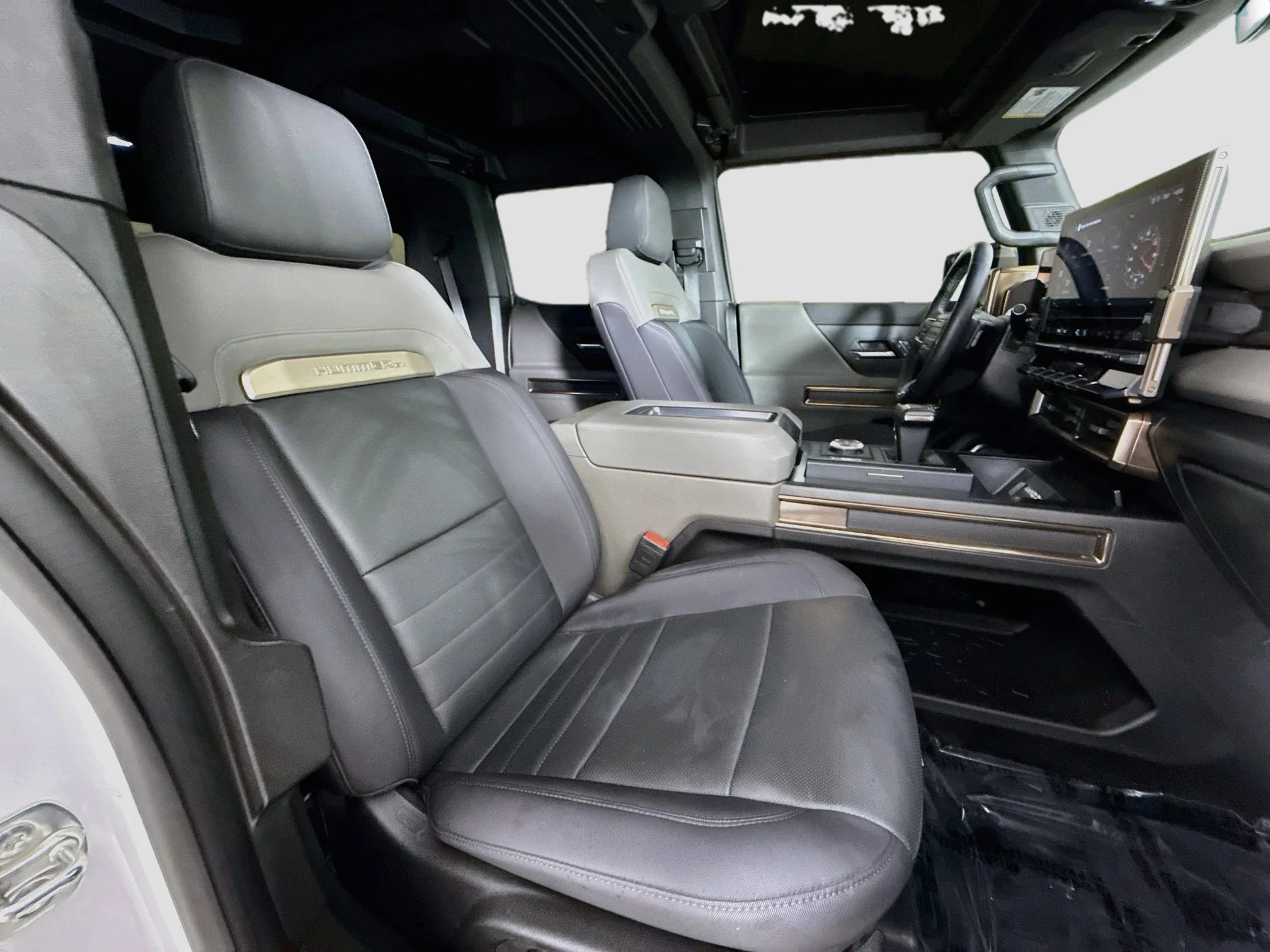 Used 2025 Interstellar White GMC 2X image 31