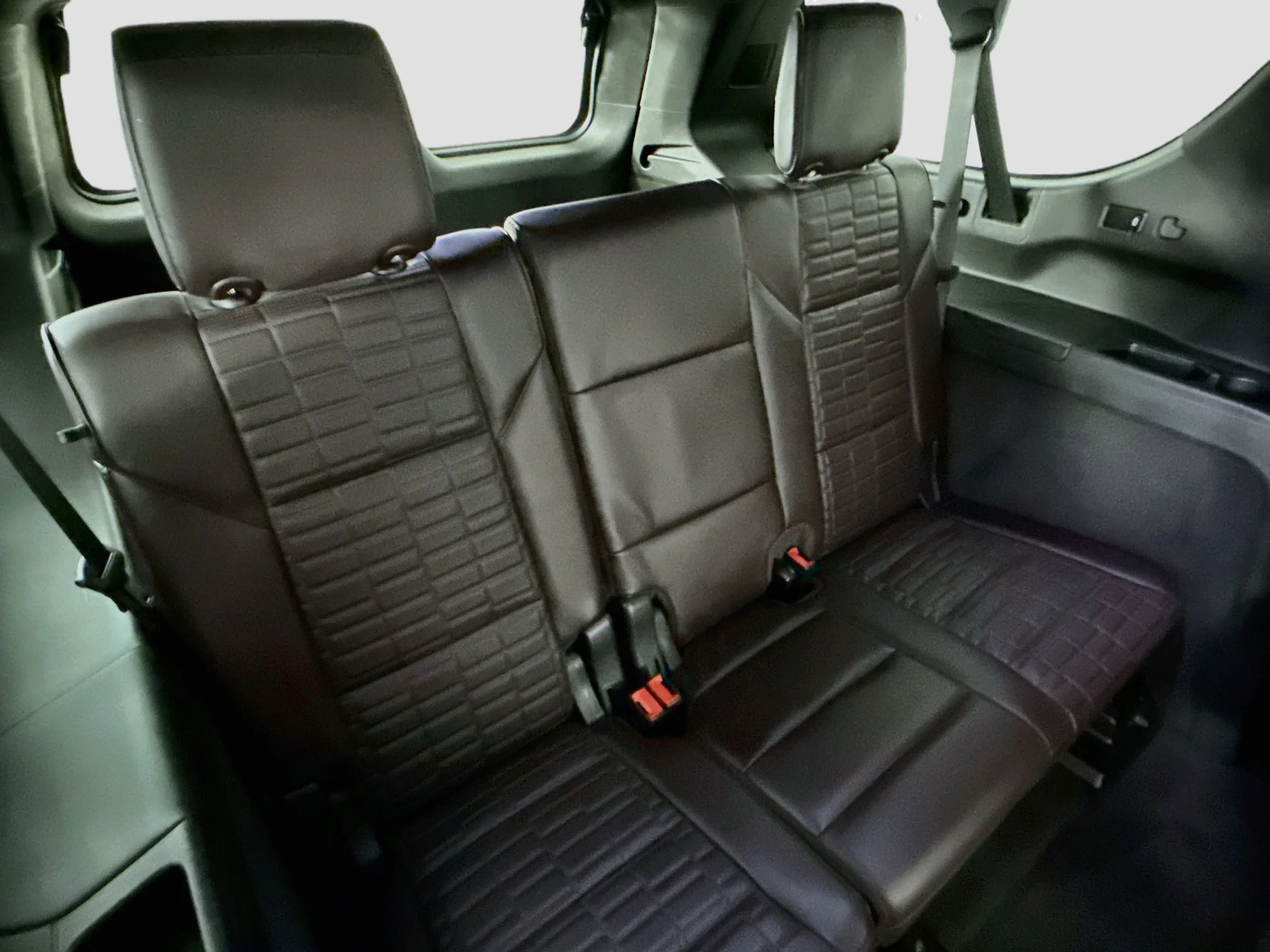 Used 2023 Crystal White Tricoat Cadillac Escalade ESV-V image 31