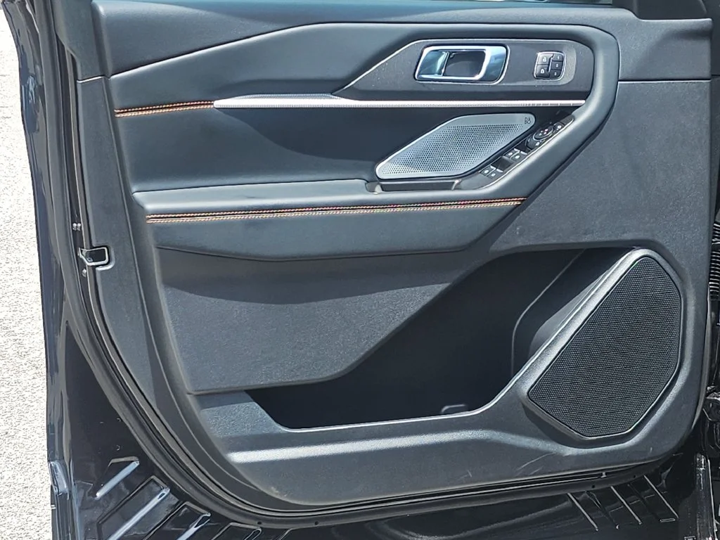 New 2026 Agate Black Metallic Ford Tremor® image 37