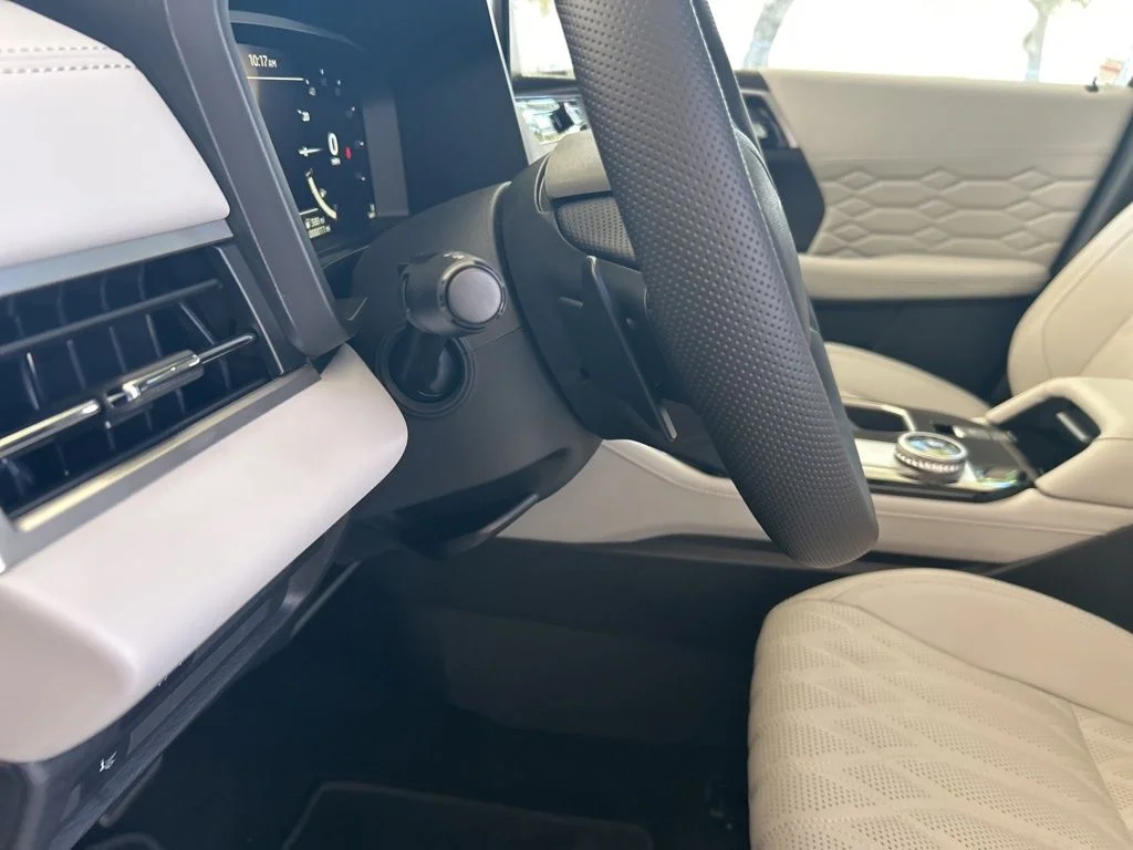 2025 Mitsubishi Outlander SEL Platinum Edition - Photo 43