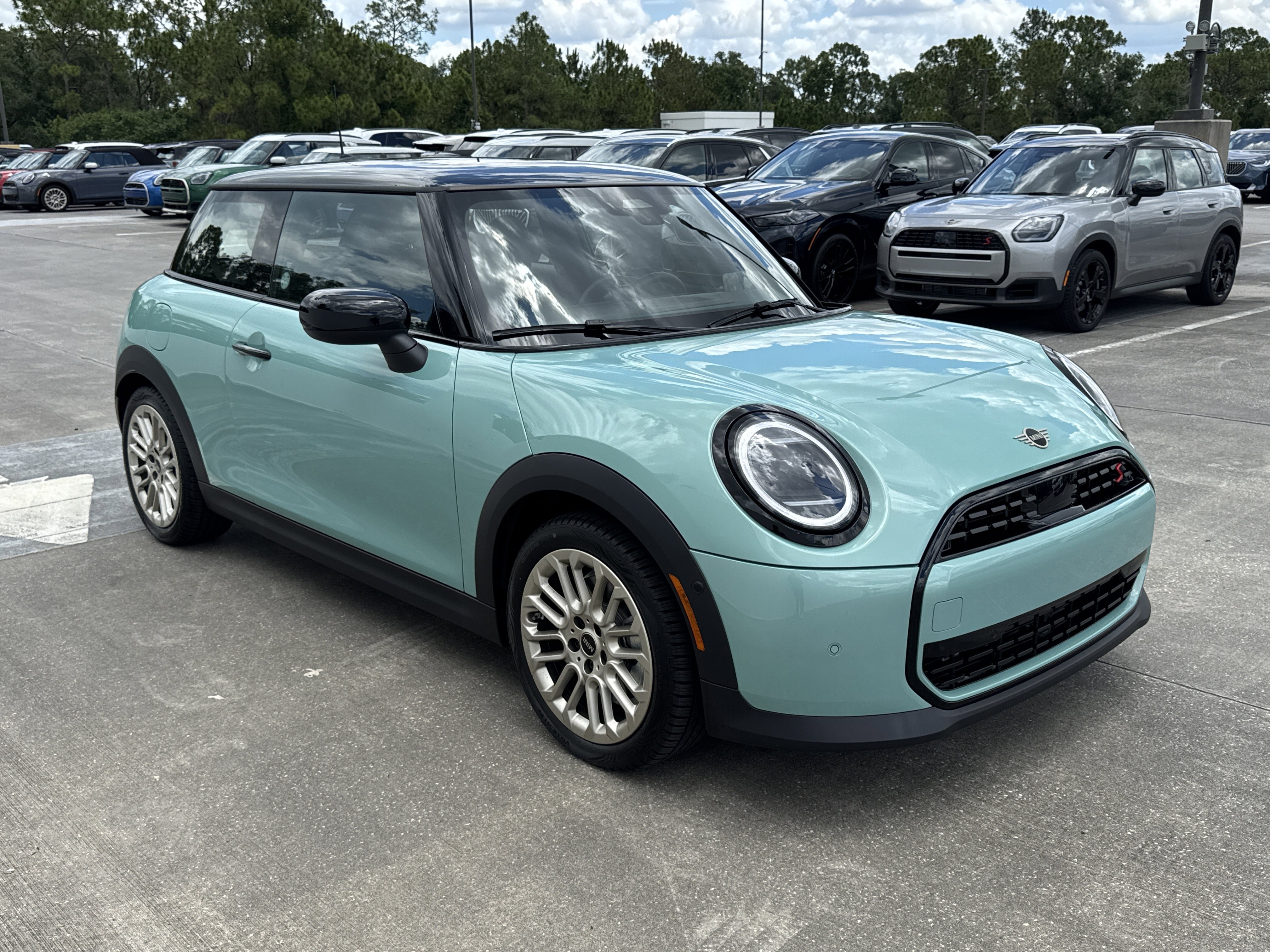 New 2026 Green Metallic MINI Signature Plus image 1