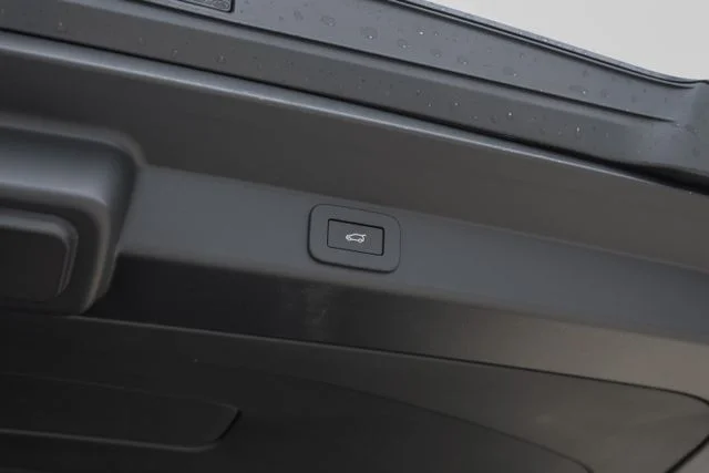 New 2026 Black Land Rover SE image 68
