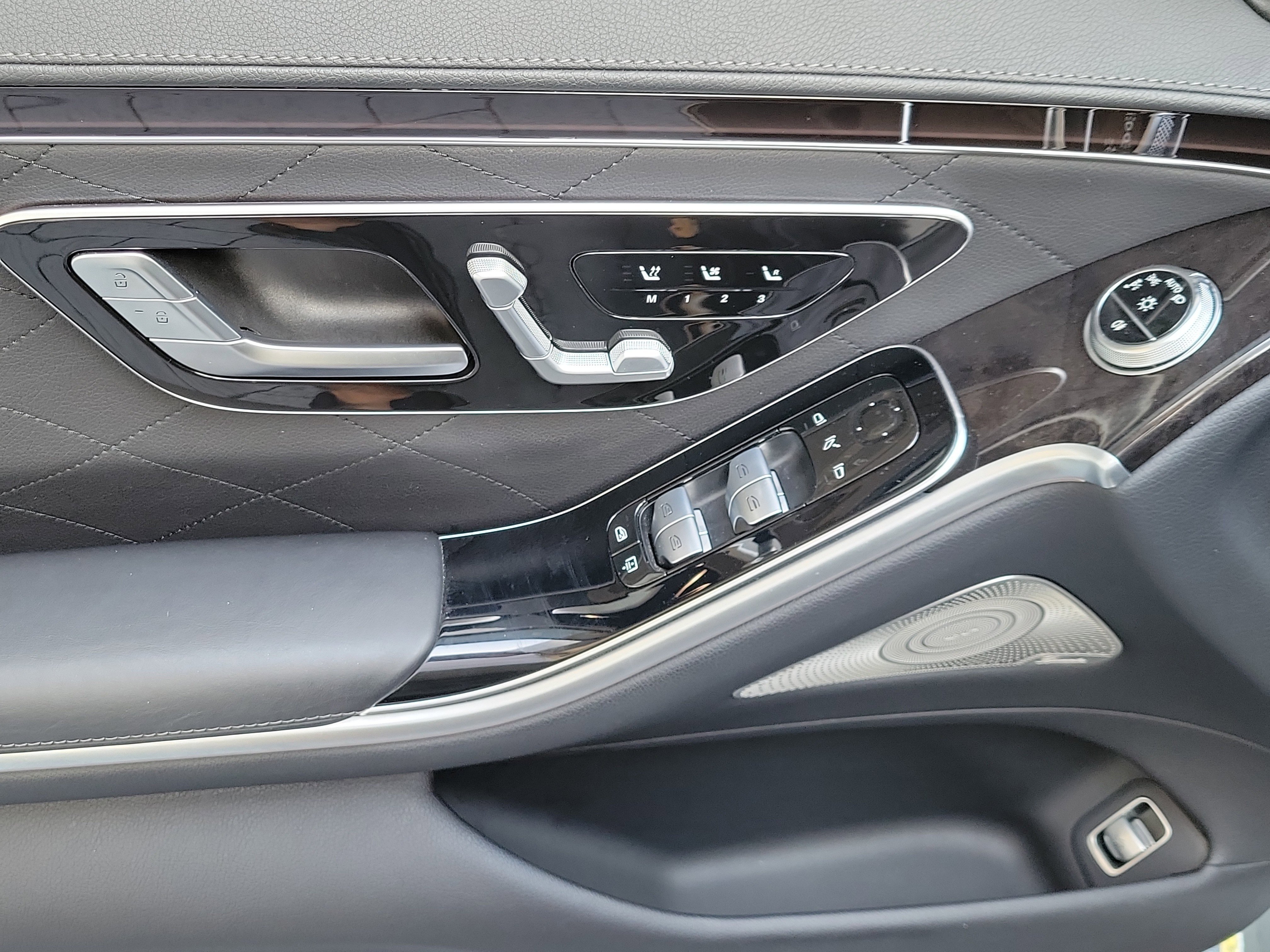 Used 2023 Black Mercedes-Benz S 580 image 22