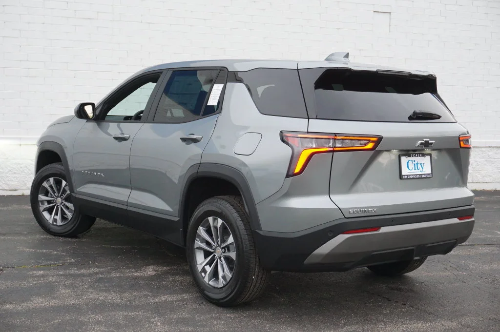 2027 Chevrolet Equinox LT - Photo 9