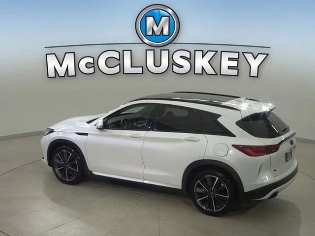Used 2023 White INFINITI SPORT image 28